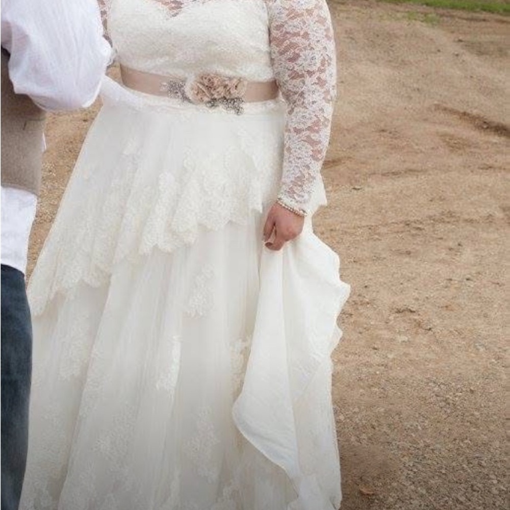 Essense of Australia Wedding Dress D1410 - Picture 4 of 11
